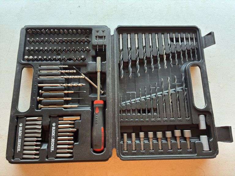 Black&Decker Screw/Nut/Drill Set