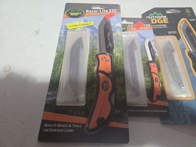 (2) Outdoor Edge Razorlite Folding Knives w/Replacement Blades and Sharpener