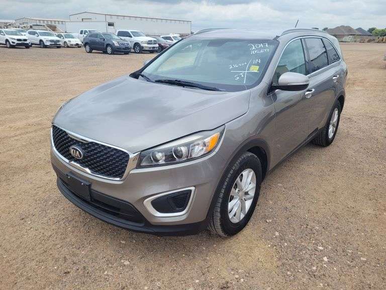 2017  Kia  Sorento LX  SUV 4D