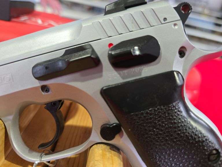 Tanfoglio Defiant Compact  9mm   Pistol