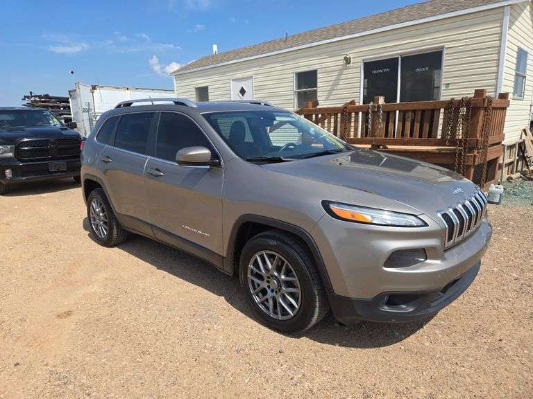 2017  Jeep  Cherokee Latitude  SUV 4D