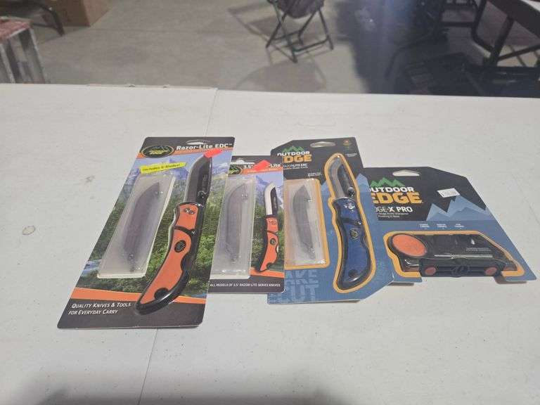 (2) Outdoor Edge Razorlite Folding Knives w/Replacement Blades and Sharpener