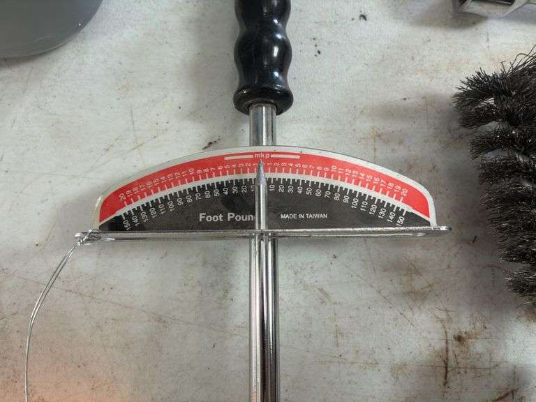 Hand Drill, Hand Crank Wrench, Screw Drivers, Florite Grill Velocity Finder, Blade in Sheath, Torque