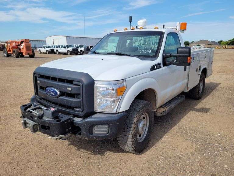 2013  Ford  F-350 SD  Chassis  XL