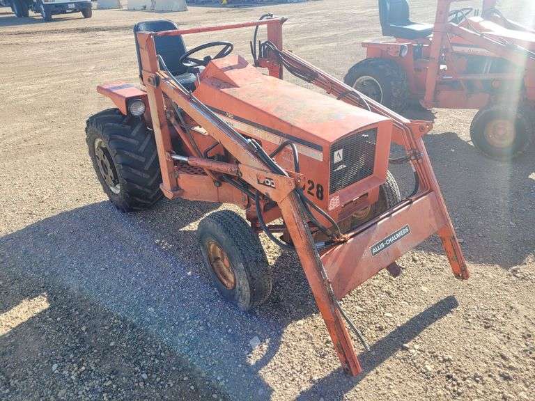 Allis-Chalmers 720  Utility Tractor