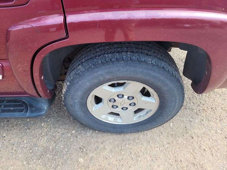 2004  Chevrolet  Tahoe  SUV 4D