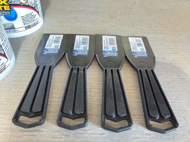 (5) 3 Lb Tubs of Flex Paste and (4) Plastic Putty Knives
