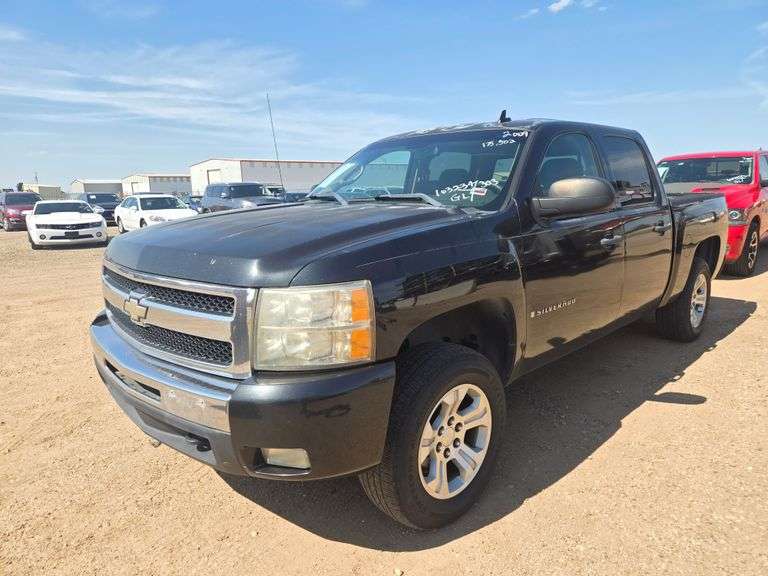 2009  Chevrolet  Silverado 1500 LT  Crew Cab 4D