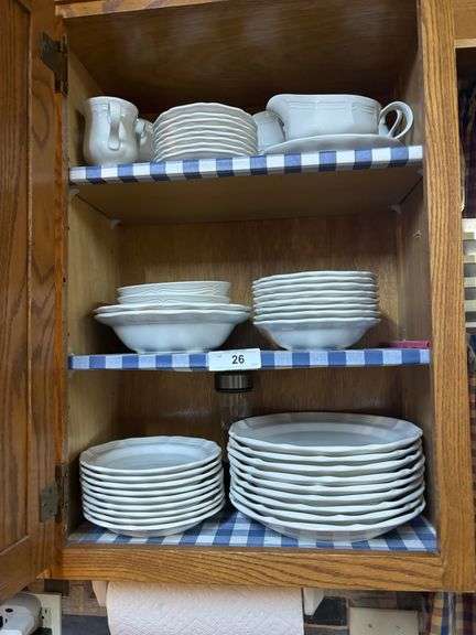 Matching plates with rea cups misc