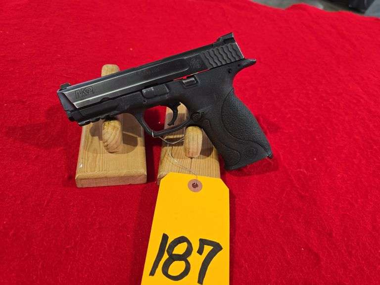 Smith & Wesson  M&P 9  9mm   Pistol