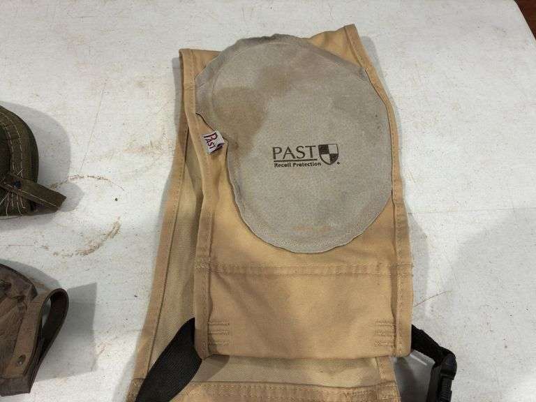 (2) Allen Soft Rifle Cases and Past Recoil Protection Shoulder Pad