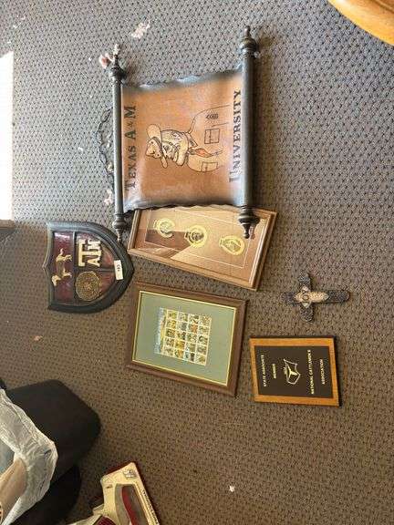 Pictures, decor