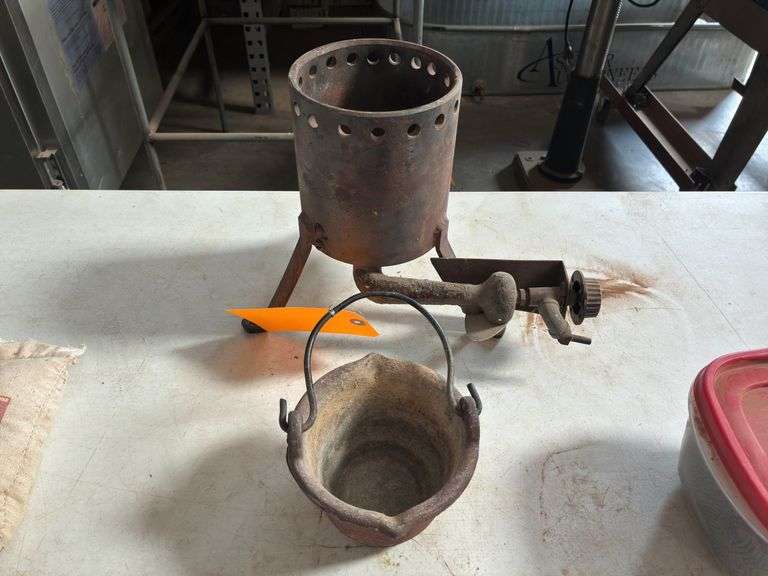 Lead Smelter w/Tub, Bag, and Bottle of Shot