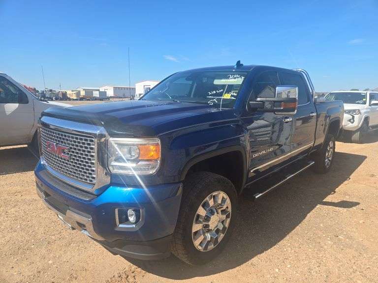2016  GMC  Sierra 2500 Denali  Crew Cab / LWB / SWB 4D