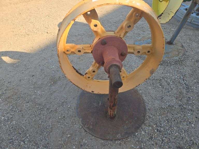 Wheel Yard Art (19"x31")