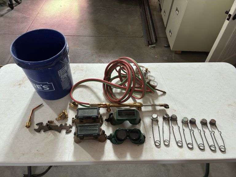 Cutting Torch Pistol w/Hose and Regulator Gauges, (4) Cutting Torch Goggles, (7) Strikers