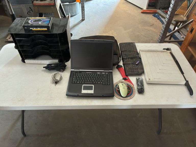 eMachine Laptop w/Carry Bag and Accessories