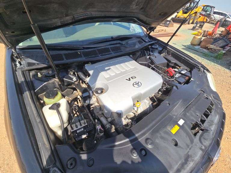 2005  Toyota  Avalon XL  Sedan 4D