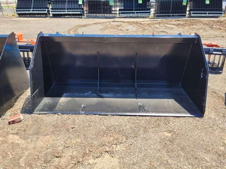 Oversized QT Light Material Bucket