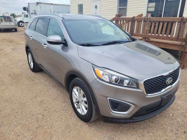 2017  Kia  Sorento LX  SUV 4D