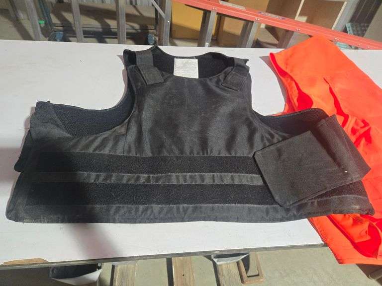Fedarm Body Armor Vest (NIJ IIIA+Stab/Slash Resistant) and Gamehide Hinting Vest