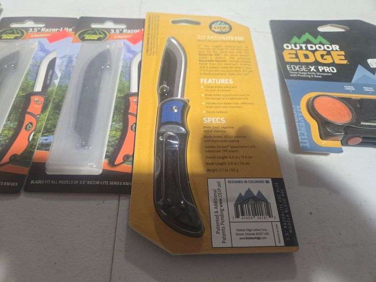 (2) Outdoor Edge Razorlite Folding Knives w/Replacement Blades and Sharpener