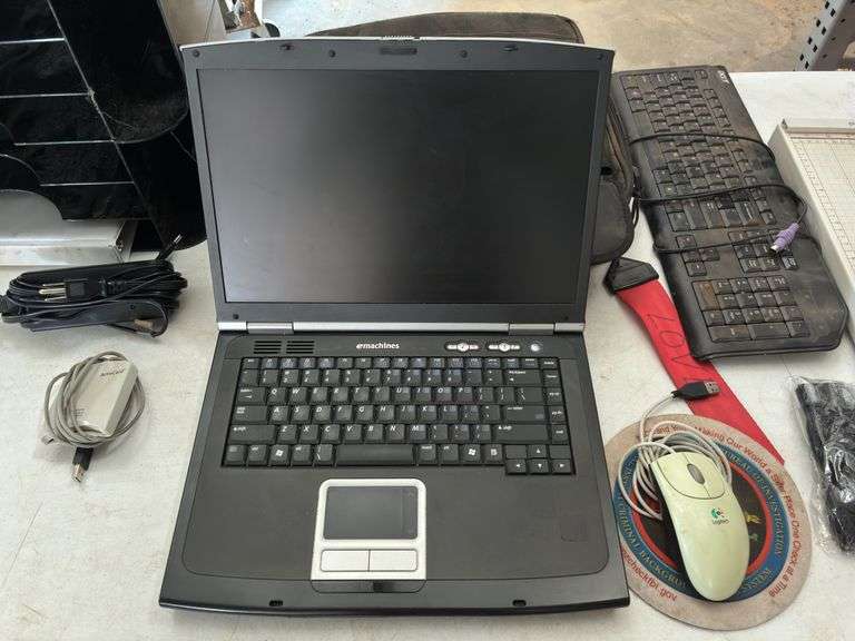 eMachine Laptop w/Carry Bag and Accessories