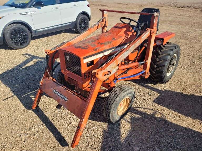 Allis-Chalmers 720  Utility Tractor
