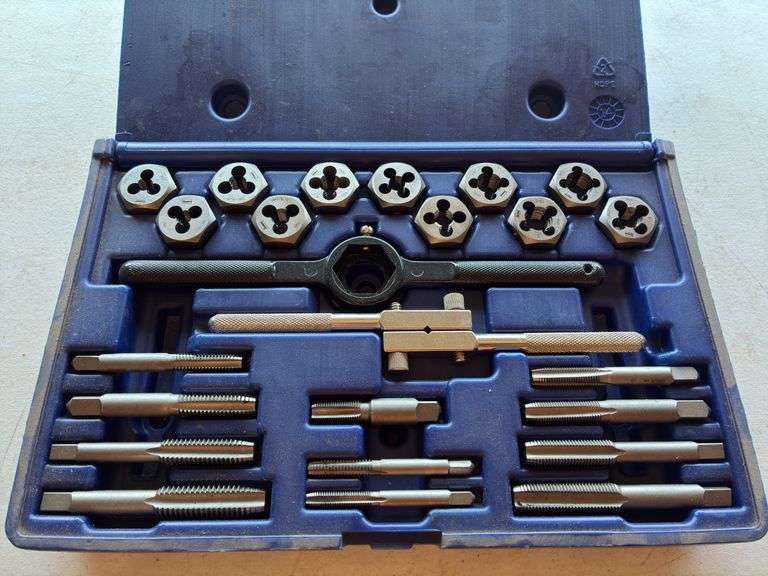 Irwin 24 Piece Tap&Die Set in Case