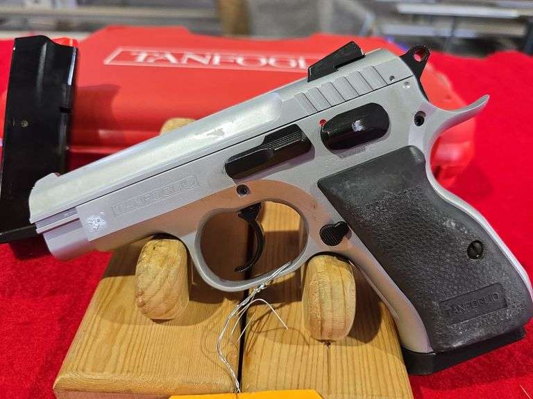 Tanfoglio Defiant Compact  9mm   Pistol