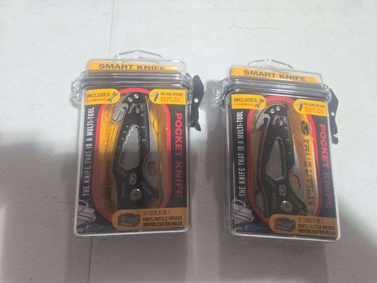(2) Outdoor Edge Razorlite Folding Knives w/Replacement Blades and Sharpener