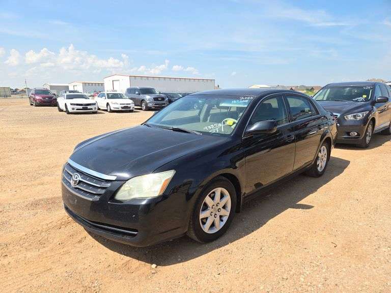 2005  Toyota  Avalon XL  Sedan 4D