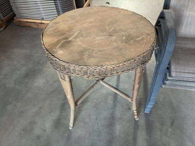 Outdoor Patio Table w/(4) Chairs