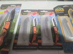 (2) Outdoor Edge Razorlite Folding Knives w/Replacement Blades and Sharpener