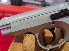 Tanfoglio Defiant Compact  9mm   Pistol