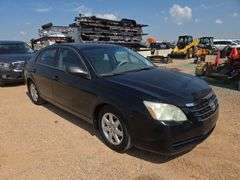 2005  Toyota  Avalon XL  Sedan 4D
