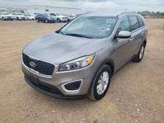 2017  Kia  Sorento LX  SUV 4D