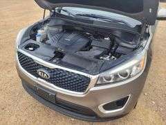 2017  Kia  Sorento LX  SUV 4D