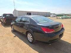 2005  Toyota  Avalon XL  Sedan 4D
