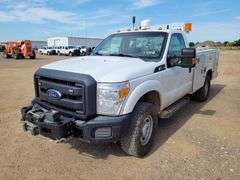 2013  Ford  F-350 SD  Chassis  XL