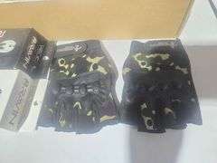(6) Ravin Crossbow Bolts w/Fingerless Gloves