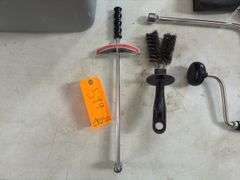 Hand Drill, Hand Crank Wrench, Screw Drivers, Florite Grill Velocity Finder, Blade in Sheath, Torque