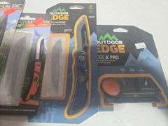 (2) Outdoor Edge Razorlite Folding Knives w/Replacement Blades and Sharpener