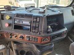 2000  Volvo  VNL  Truck