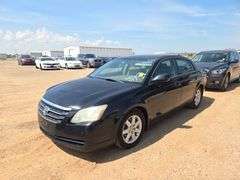 2005  Toyota  Avalon XL  Sedan 4D