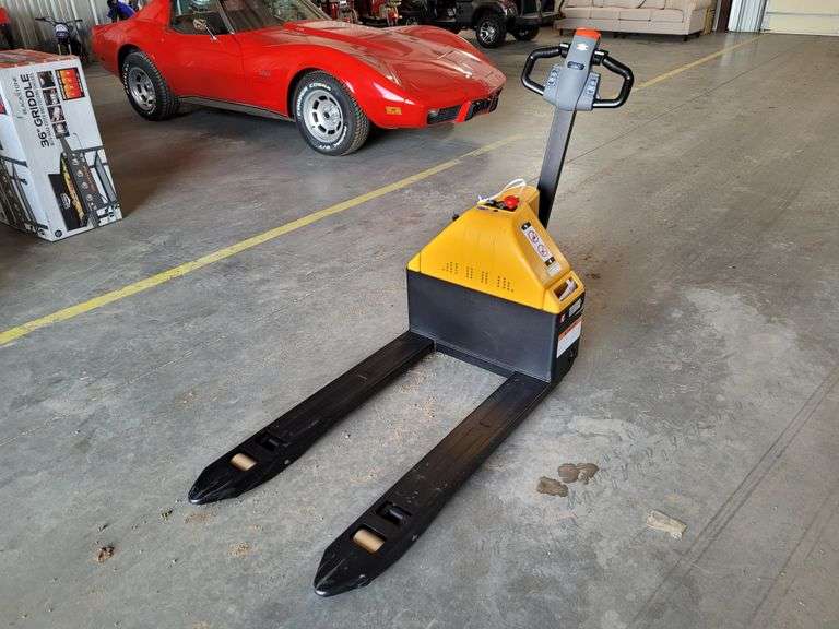 Big Joe E-30  Electric Pallet Jack