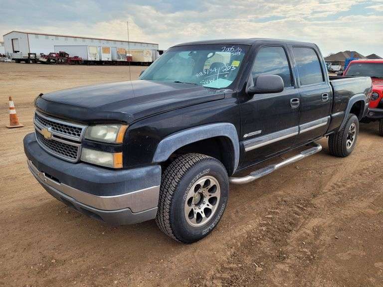 2005  Chevrolet  Silverado 2500  Crew Cab 4D