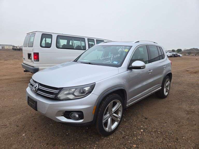 2015  Volkswagen  Tiguan SE   SUV 4D