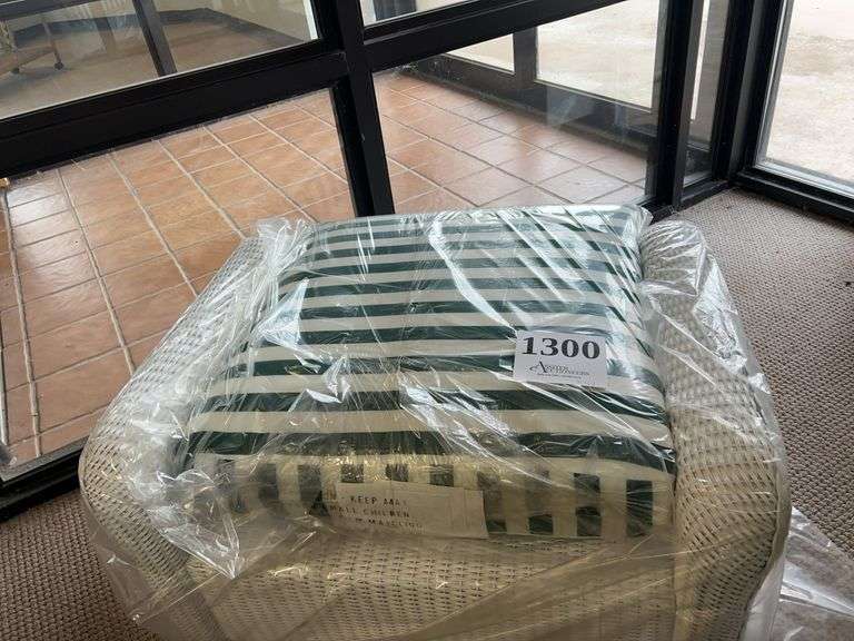 30x24 white wicker ottoman with green and white pillow