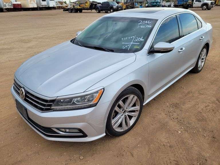 2016  Volkswagen  Passat SE  Sedan 4D